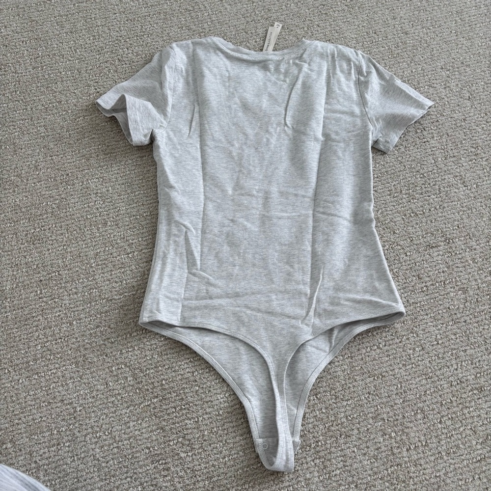 Aritzia Soft Contour Short Sleeve Bodysuit - Picture 3 of 6